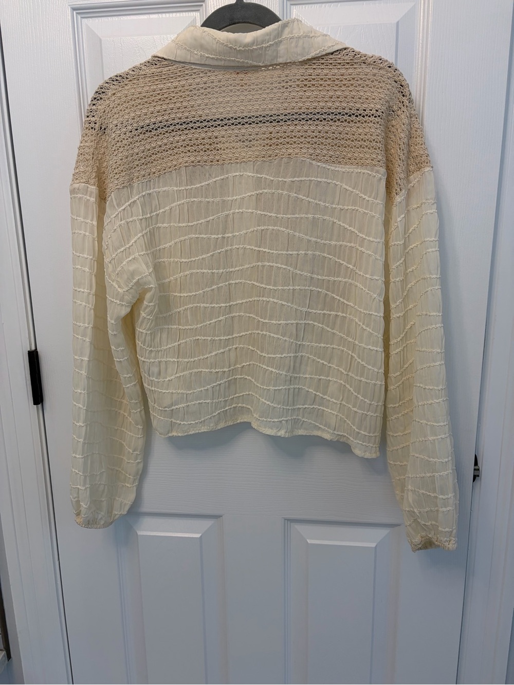 Textured Cream & Beige Button-Front Cropped Blouse - Picture 4 of 7
